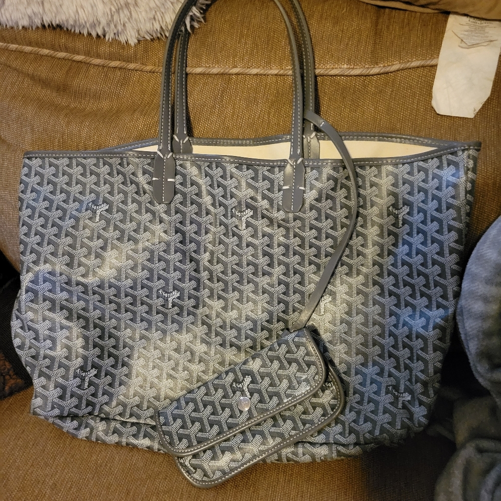 Goyard purse